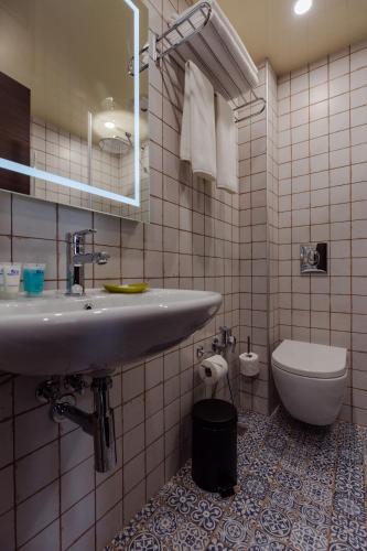 Un baño de Hotel BLOOM Batumi