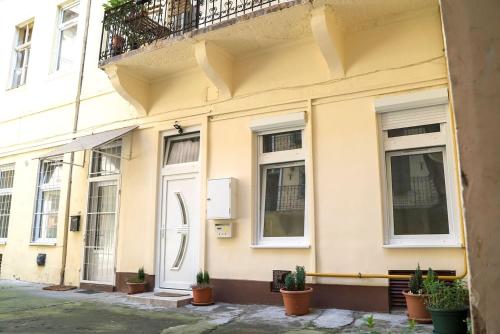 Gallery image of W&ouml;r&ouml;smarty Studio - Budapest Center in Budapest