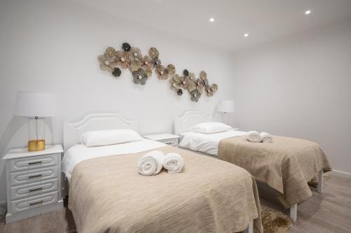 Llit o llits en una habitació de Piornais Apartment by HR Madeira