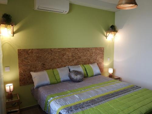 Ένα ή περισσότερα κρεβάτια σε δωμάτιο στο Sensations Guesthouse