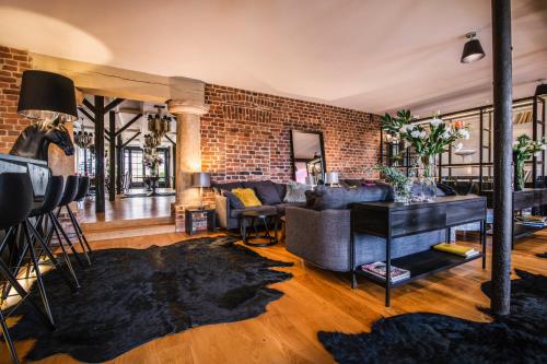 a living room with a brick wall and a piano at BORECZNA in Michałkowa