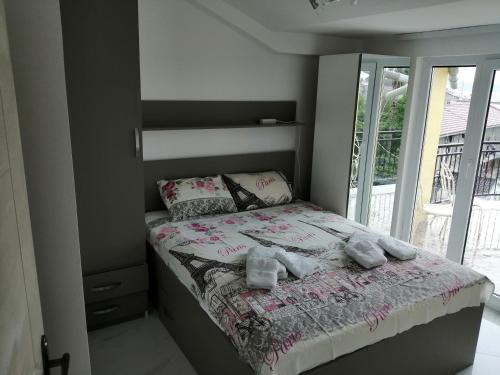 Łóżko lub łóżka w pokoju w obiekcie Apartments Olga