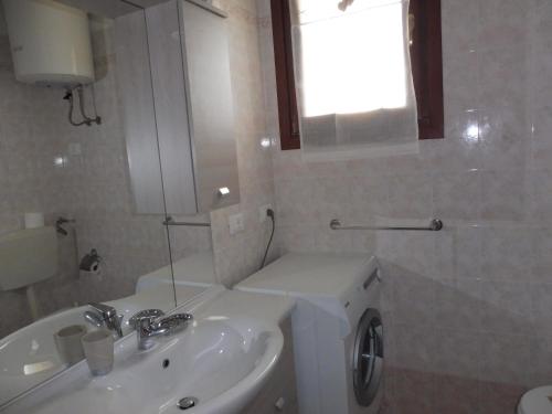 Phòng tắm tại Villaggio Laguna app.to 5 e 38