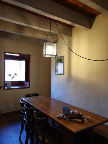 a dining room with a wooden table and chairs at El Serrat Turisme Rural in Planoles