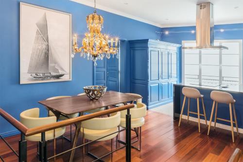 a dining room with blue walls and a wooden table and chairs at Ziggy Blues in Arrecife