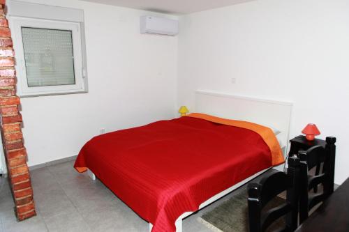 Ένα ή περισσότερα κρεβάτια σε δωμάτιο στο Apartman Kupa