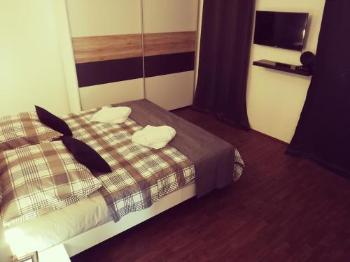 Ένα ή περισσότερα κρεβάτια σε δωμάτιο στο Apartmani Zdenka Savar-Maslina