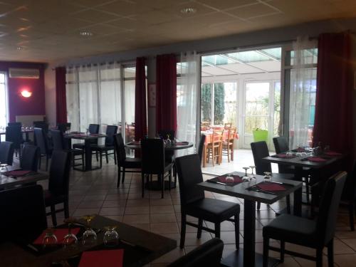 Gallery image of hôtel restaurant le chalet in Cabariot