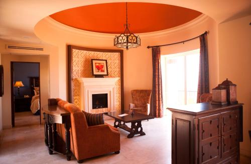 A seating area at Pueblo Bonito Montecristo Luxury Villas - All Inclusive