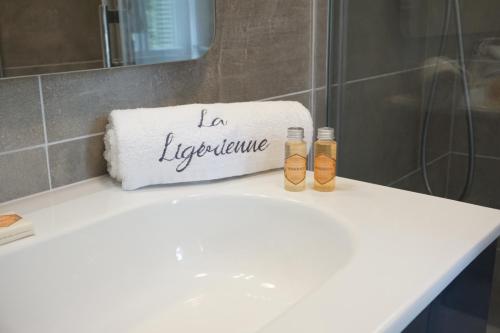 Bathroom sa Château des Basses Roches