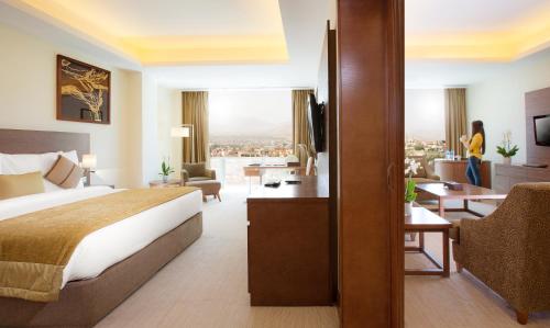 Postel nebo postele na pokoji v ubytování Copthorne Hotel Baranan