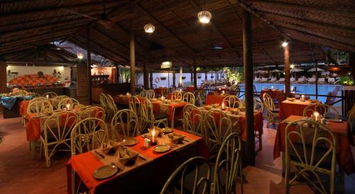 Un restaurante o sitio para comer en Pride Sun Village Resort & Spa