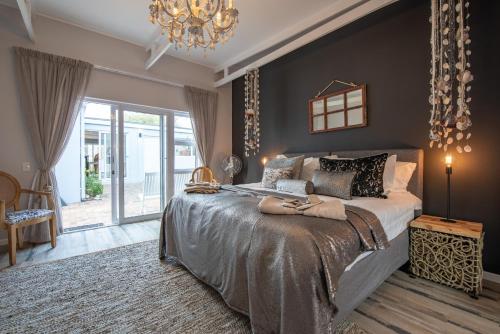 Gallery image of SALT Boutique Guesthouse by CURIOCITY in Bloubergstrand