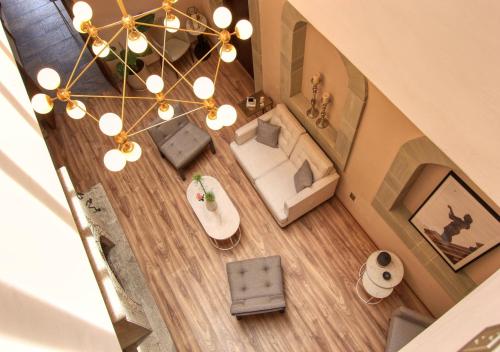 an overhead view of a living room with a chandelier at Casa Florencia Hotel Boutique in Guanajuato