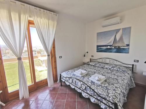 Ένα ή περισσότερα κρεβάτια σε δωμάτιο στο Visit Cagliari - Suite Panoramic on Cagliari skyline & Poetto Beach
