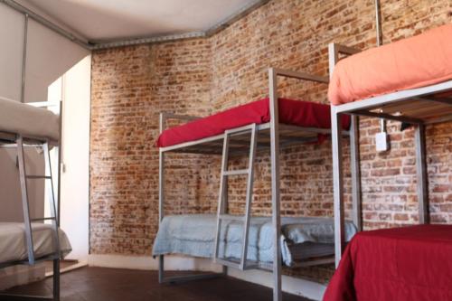 Μία ή περισσότερες κουκέτες σε δωμάτιο στο High Hostel Rosario