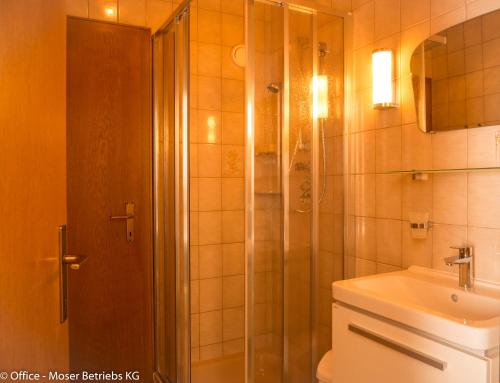 Phòng tắm tại Alpengasthof Moser