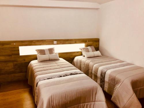 Villa da Bisa with heated swiming pool tesisinde bir odada yatak veya yataklar