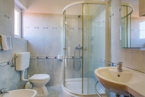 Ένα μπάνιο στο Apartments Leonarda, Mali Lošinj