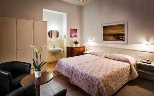 Rúm í herbergi á EasyRooms dell'Angelo