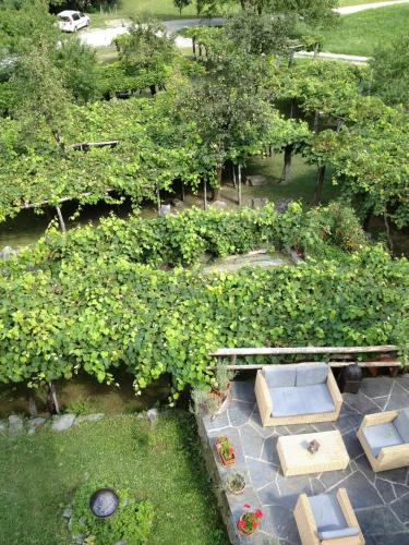 an overhead view of a park with a bench at Pensione Boschetto in Cevio