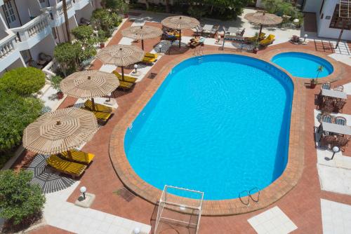 an overhead view of a large swimming pool with umbrellas at Zak Inn in Hurghada