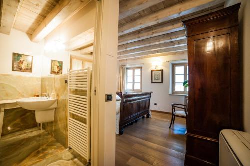 a bathroom with a sink and a toilet in a room at Locanda Lo Scudo in Soave