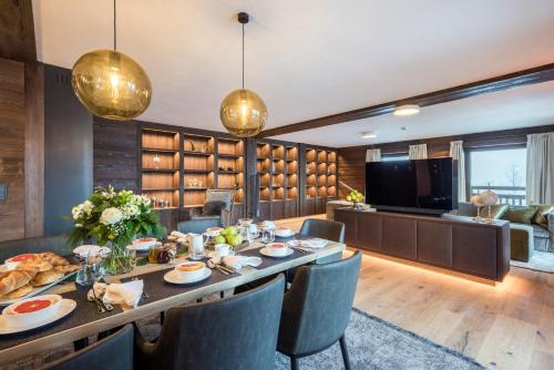 a dining room with a long table and chairs at Nidus Luxury Apartments in Lech am Arlberg