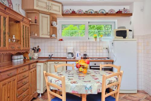 Una cocina o cocineta en Apartments Ivanović