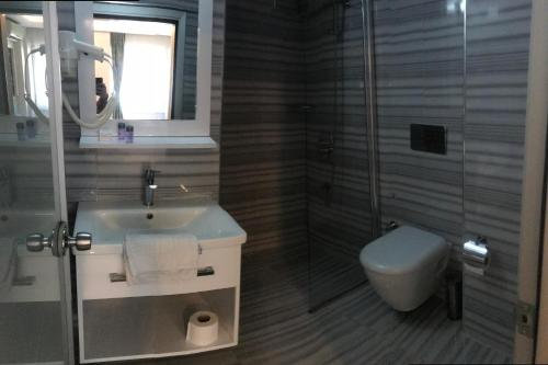 Kylpyhuone majoituspaikassa Hotel Grand Heykel