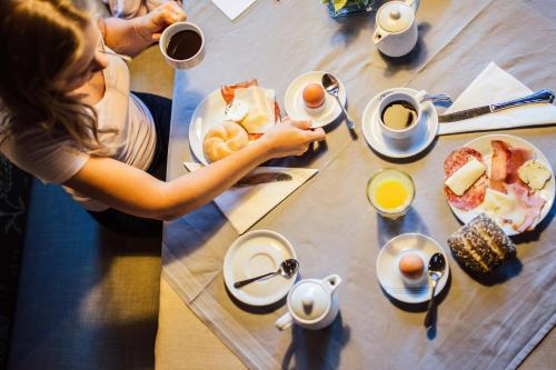 Jídlo v penzionu nebo okolí