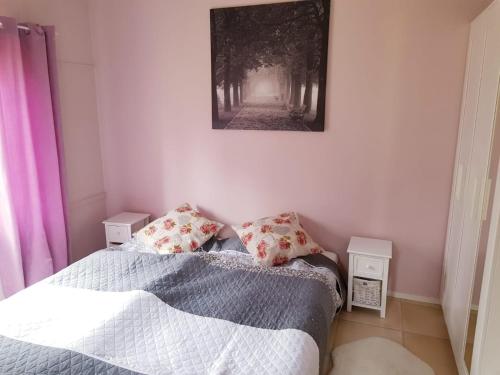a bedroom with a bed and a picture on the wall at Schwedenhaus Lillkvist in Uddeholm