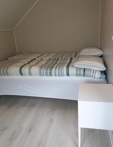 Llit o llits en una habitació de Waerholmen
