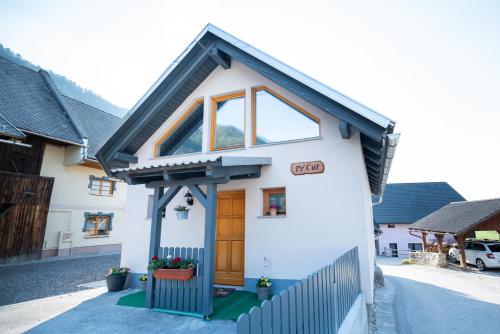 Zgradba, v kateri se nahaja apartma