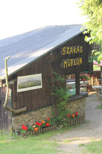 Κήπος έξω από το Szałas Muflon - Mufflonhütte