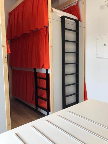 Un ou plusieurs lits dans un hébergement de l'établissement Be Lisbon Hostel Intendente