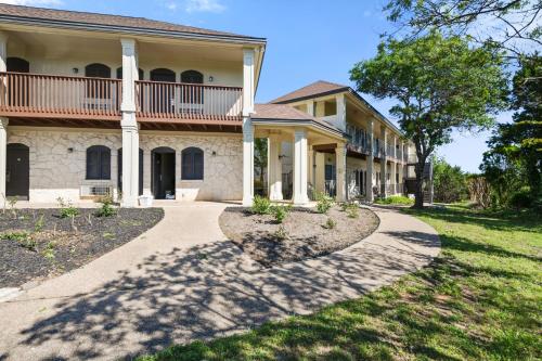 a house with a walkway in front of it at Mountain Star Lodge in Austin