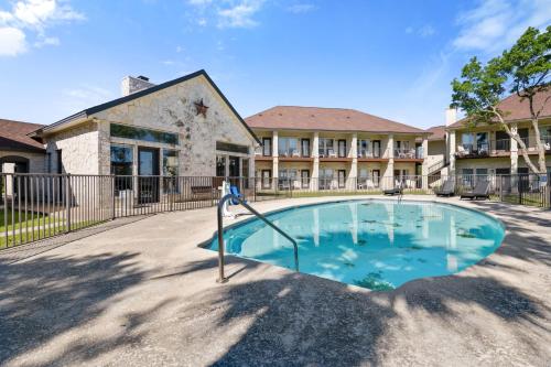 a swimming pool in front of a building at Mountain Star Lodge in Austin