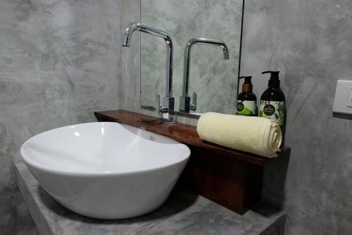 Bilik mandi di The Sky Hometel