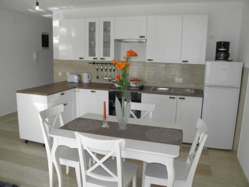 Gallery image of Apartment Perla in Dinjiška