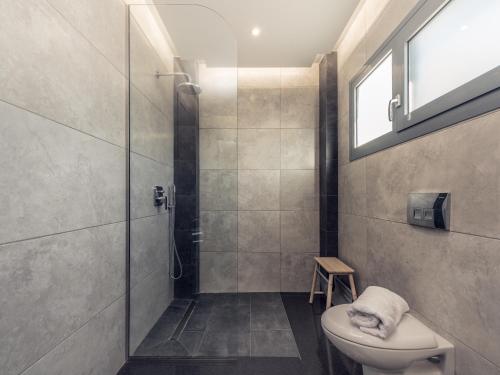 a bathroom with a shower and a toilet at DaLuz Villa in Koríthion