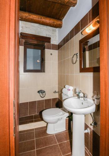 a bathroom with a toilet and a sink at Ariadni Apartments in Sfinárion