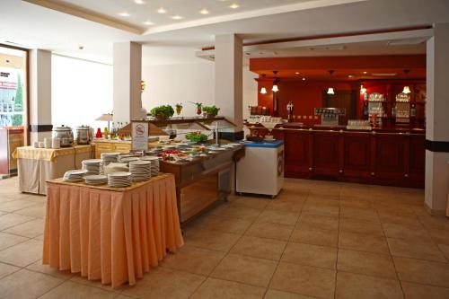 Εστιατόριο ή άλλο μέρος για φαγητό στο Hotel Yunona - All Inclusive