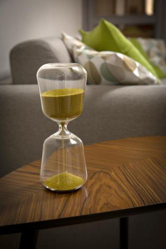 an hourglass sitting on a coffee table with yellow liquid in it at La Casa di Luna in Borghetto Lodigiano