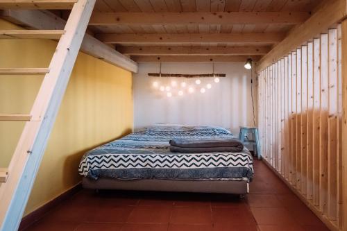 PEDRA DOS CORVOS Beach House tesisinde bir odada yatak veya yataklar