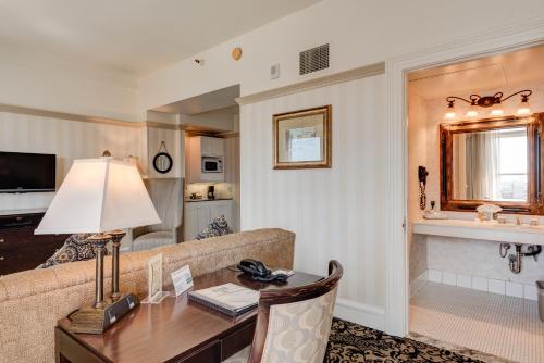 Gaslamp Plaza Suites Image
