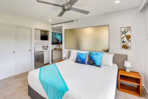 Cama o camas de una habitación en Elysium Private Apartments Triton by the Sea