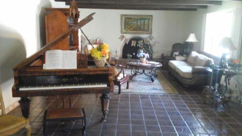 Spanish Villa Inn – Photos 4