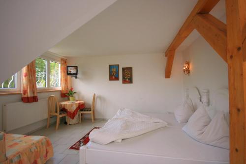 A bed or beds in a room at Seeberg