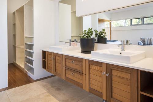 a bathroom with two sinks and a large mirror at Cinque in Dunsborough